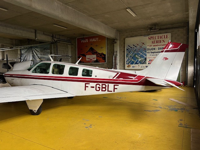 BEECH A36