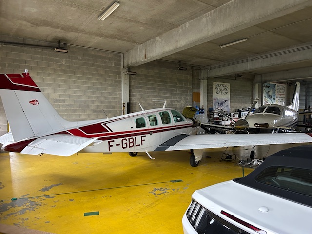 BEECH A36